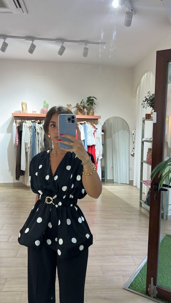 Blusa lunares