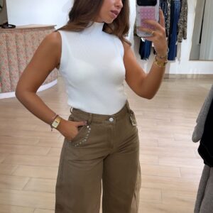 pantalon tachuelas